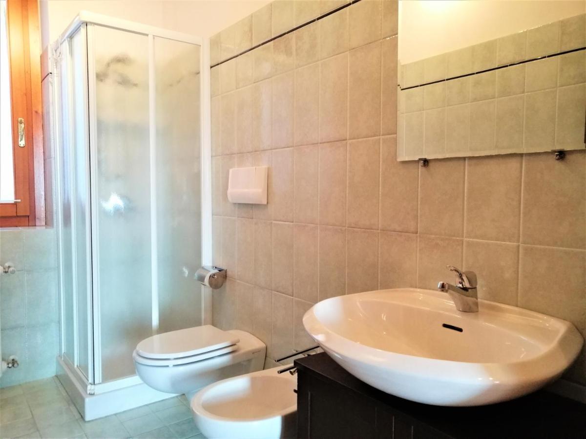 IseoLakeRental - Appartamento Chiara Riva di Solto Bagian luar foto