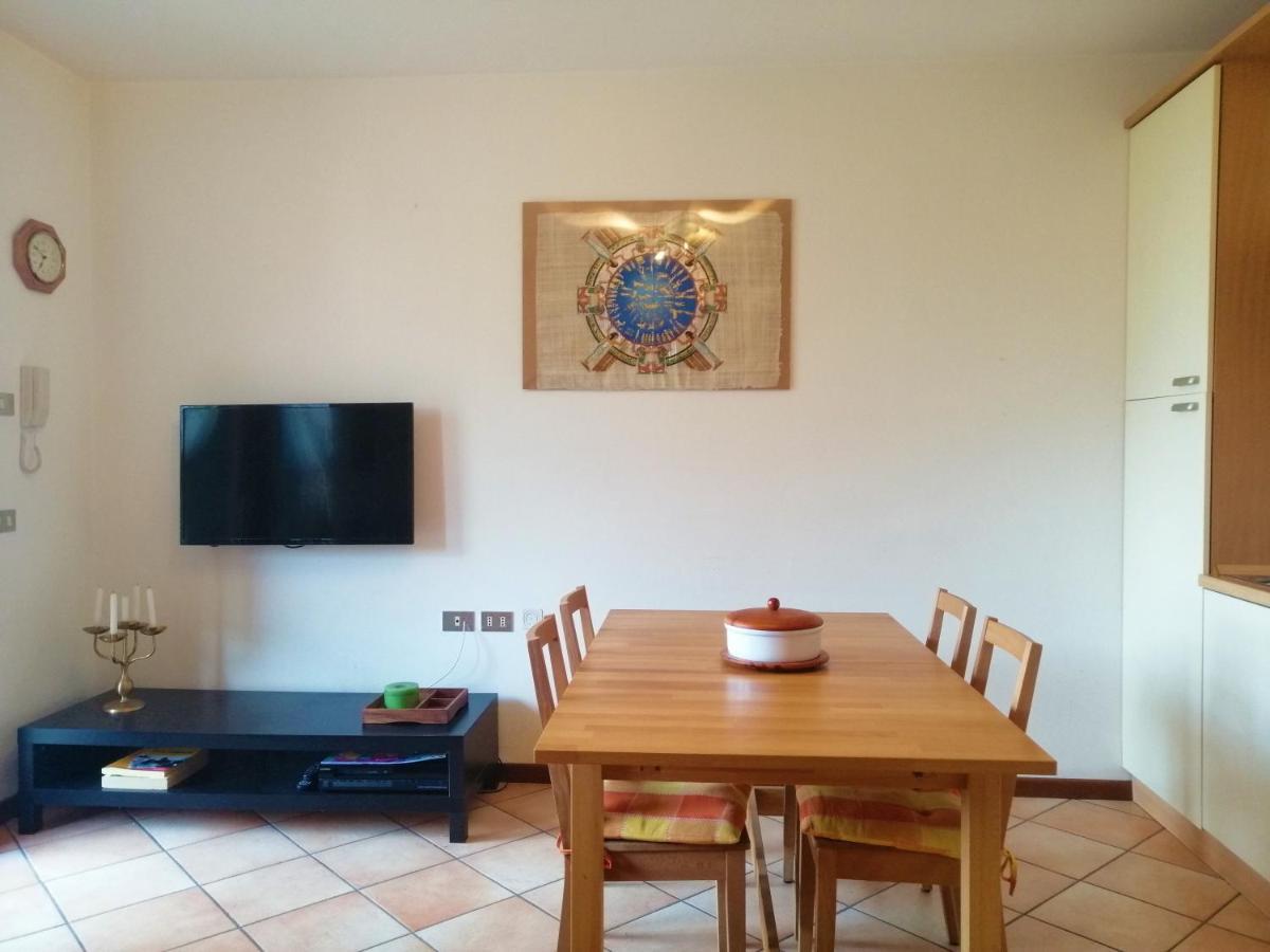 IseoLakeRental - Appartamento Chiara Riva di Solto Bagian luar foto