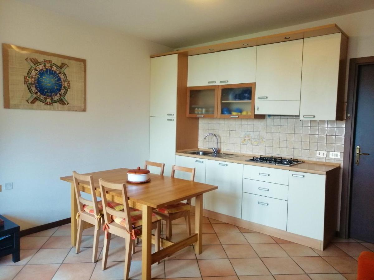 IseoLakeRental - Appartamento Chiara Riva di Solto Bagian luar foto